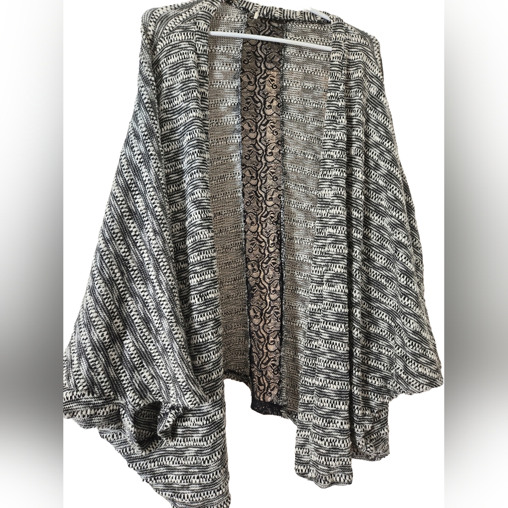 Bohemian laced & knit Shrug